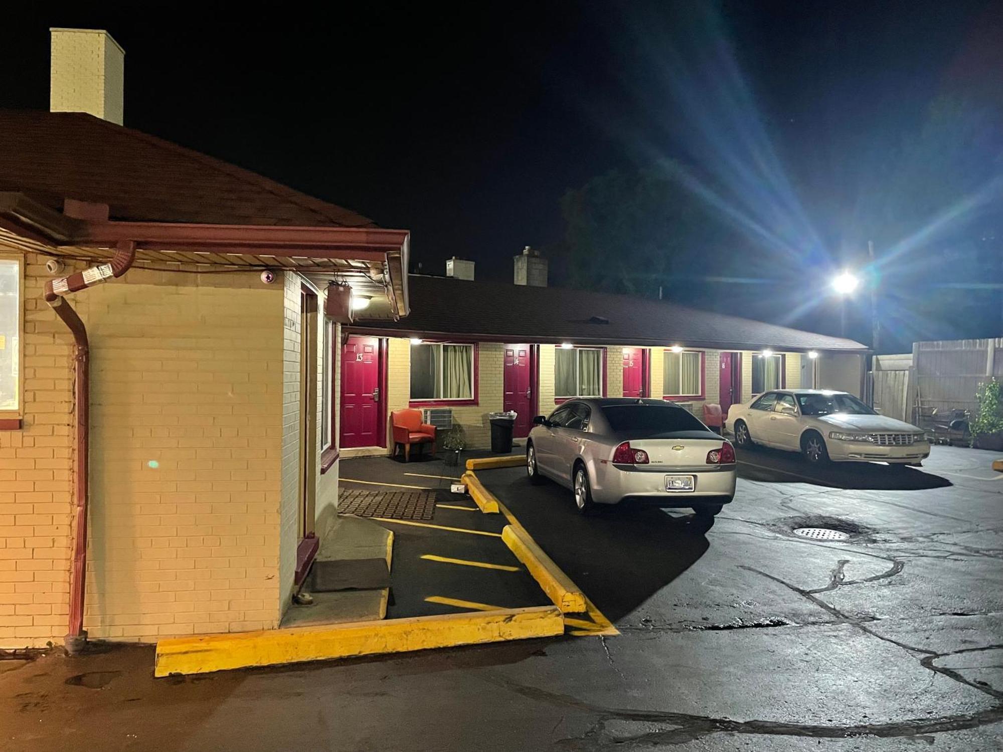 Deluxe Inn Motel Detroit Esterno foto